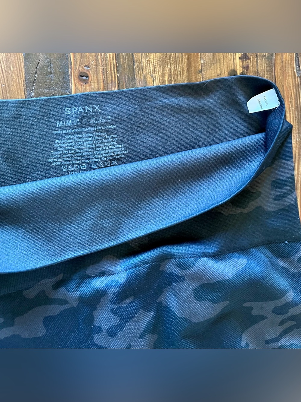 SPANX Black Camo Textured High-Rise Leggings Sz M - Picture 3 of 11